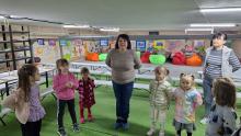 ГЕОМЕТРИЧНI ВIРАЖI УЧАСНИКИ IНТЕРАКТИВНОЇ МАЙСТЕРКИ РОЗПОЧАЛИ З ДРУЖНЬОГО КОЛА